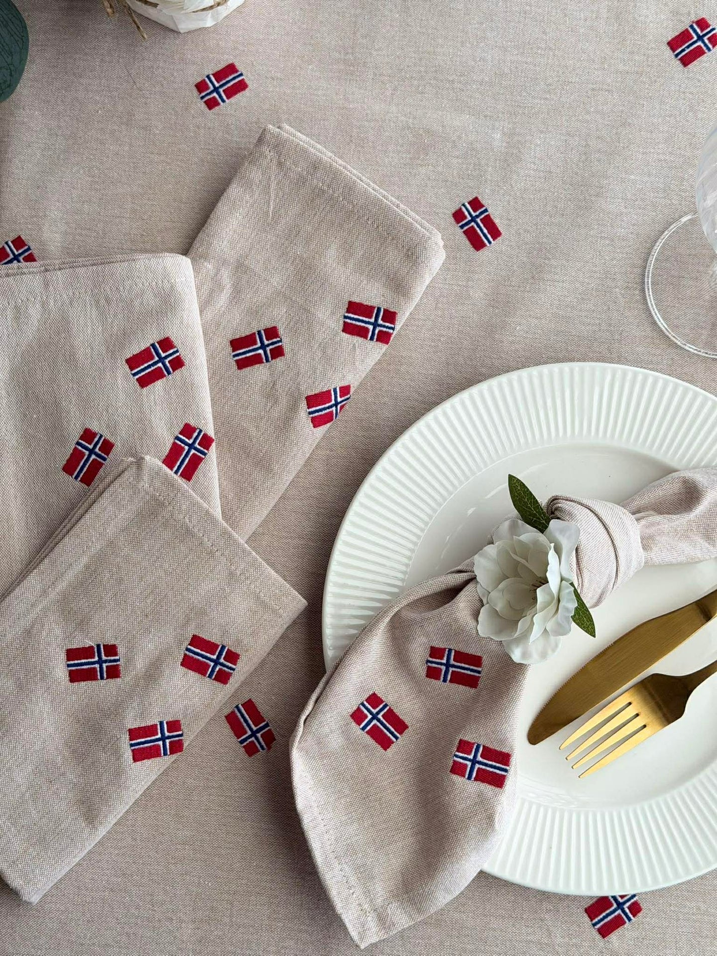 Mundservietten mit norwegischen Flaggen – 4er-Set