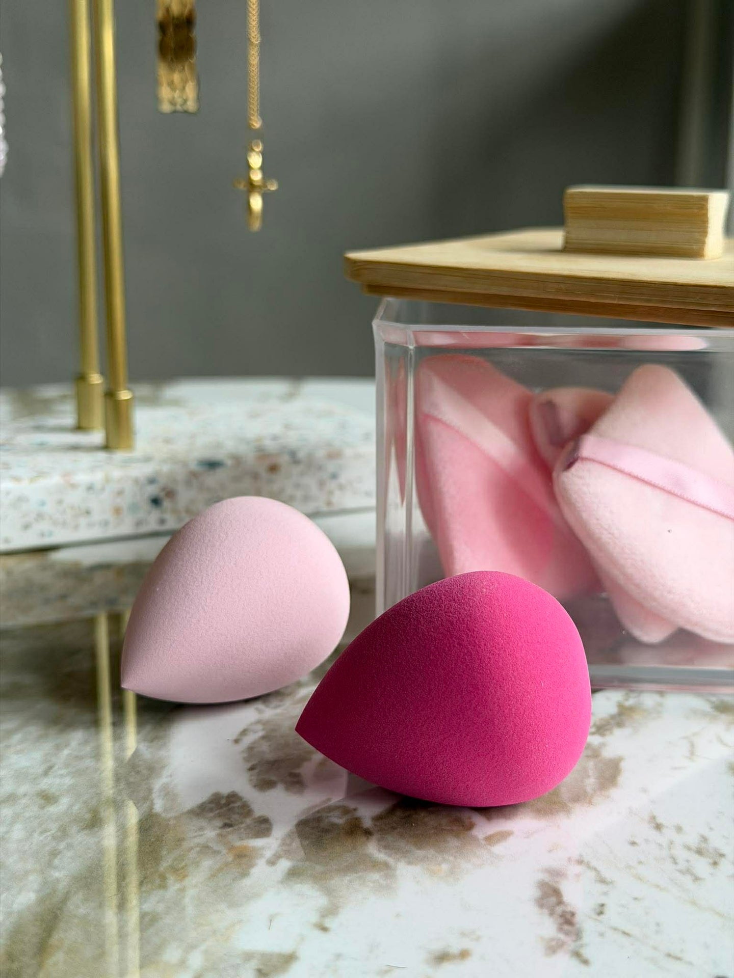 Make-up-Organizer mit Schwämmen - quadratisch