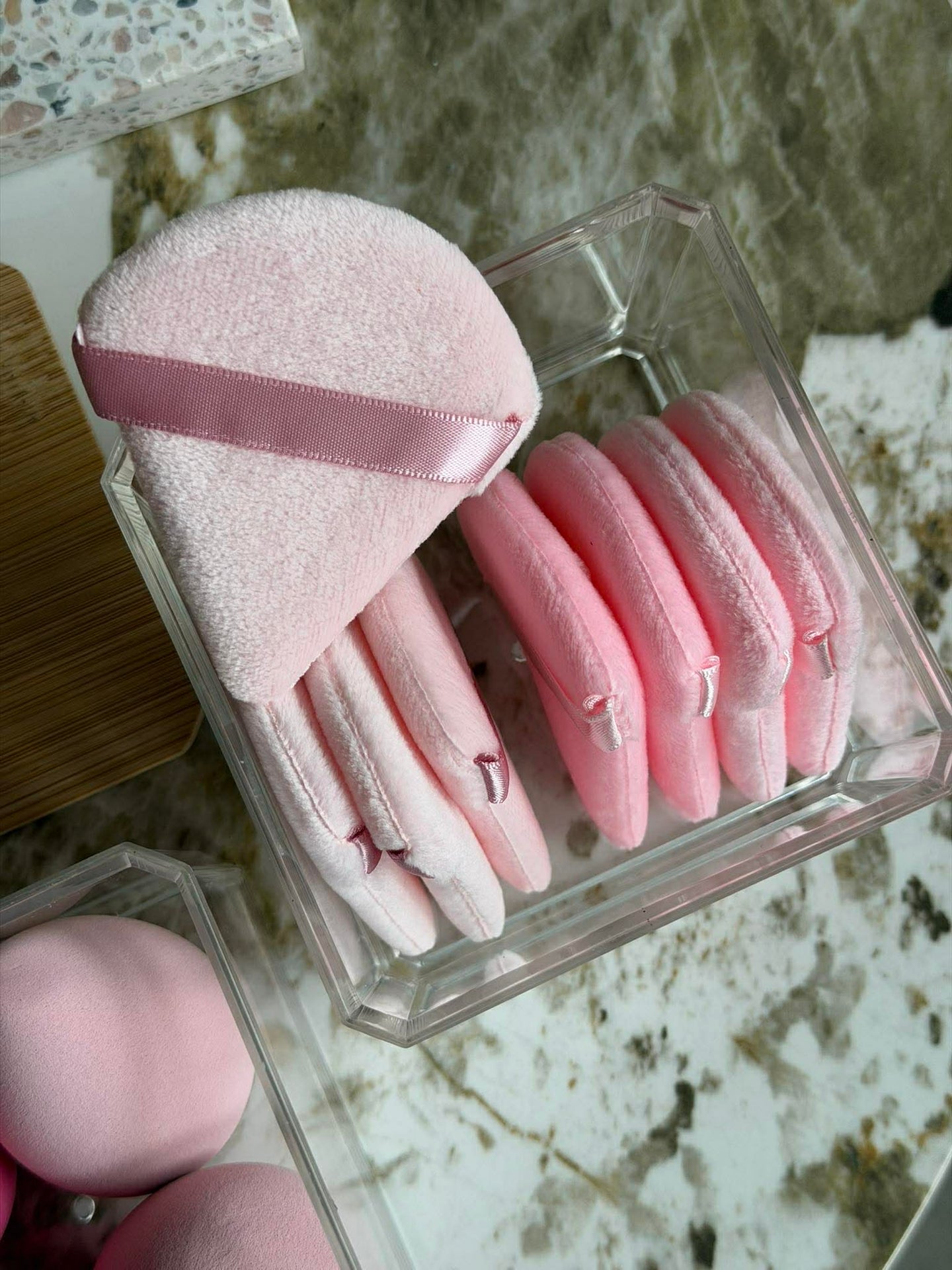 Make-up-Organizer mit Schwämmen - 2 Lagen