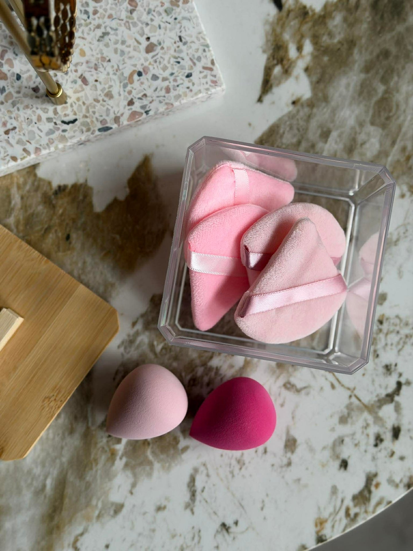 Make-up-Organizer mit Schwämmen - quadratisch