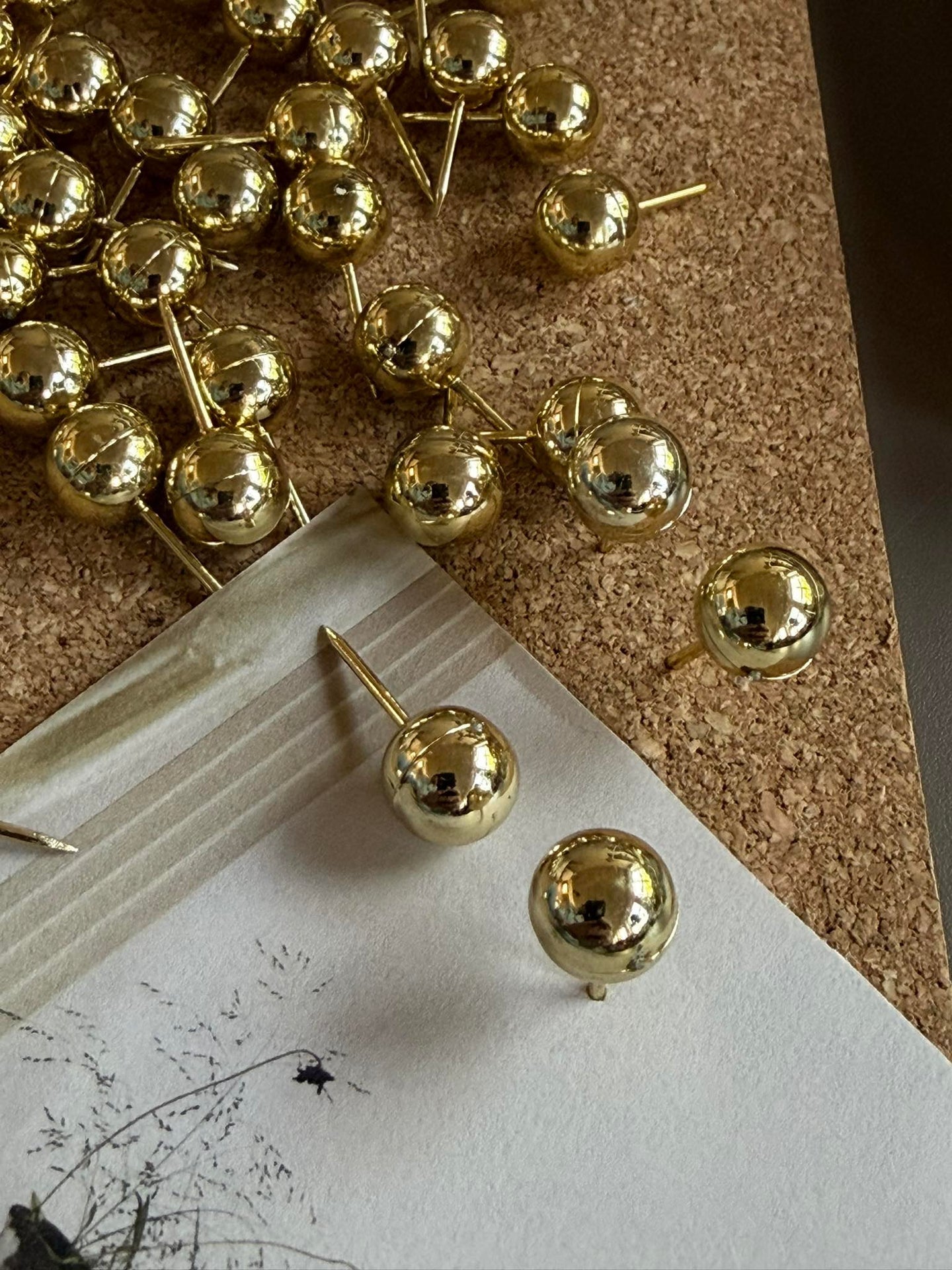 Reißzwecken mit Kugel Gold - 43 Stk.