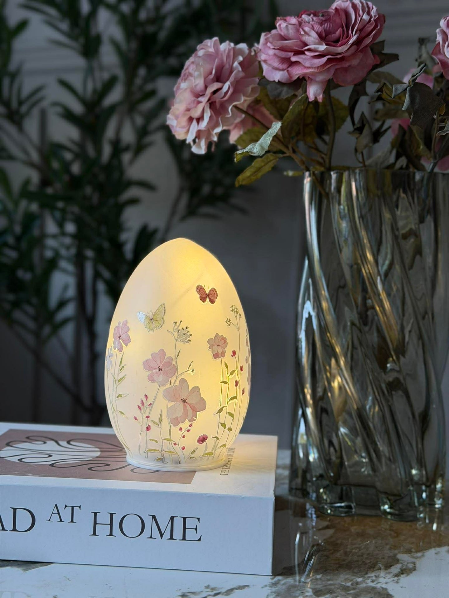 LED-Lampe mit Blumen