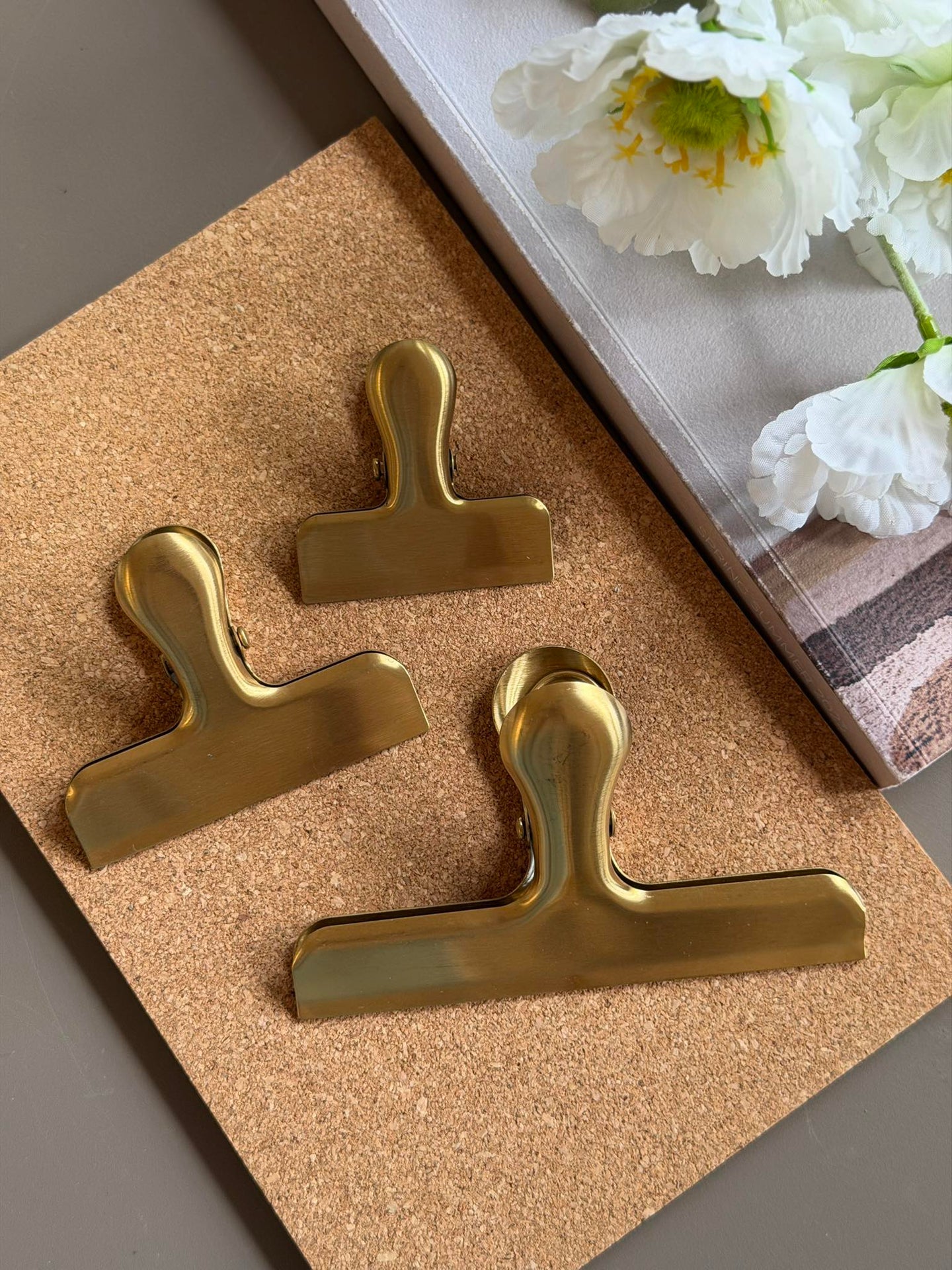Klammern aus goldfarbenem Metall - 3 Stück.