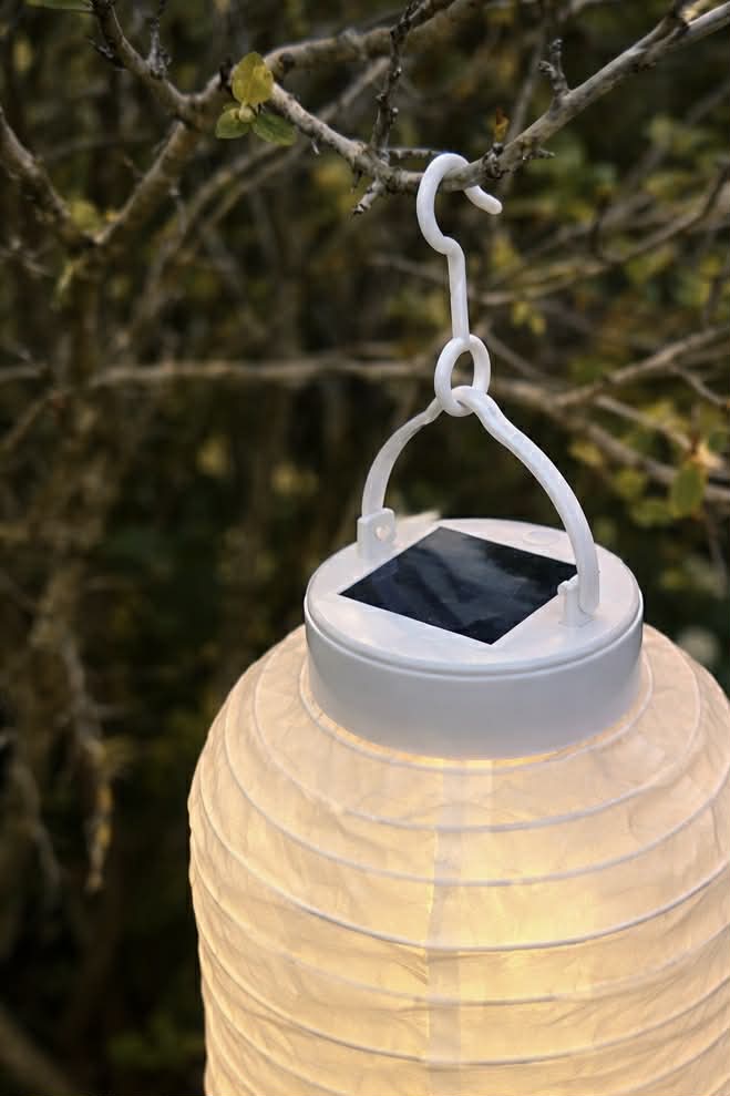 Lampe mit Solarzellen – White