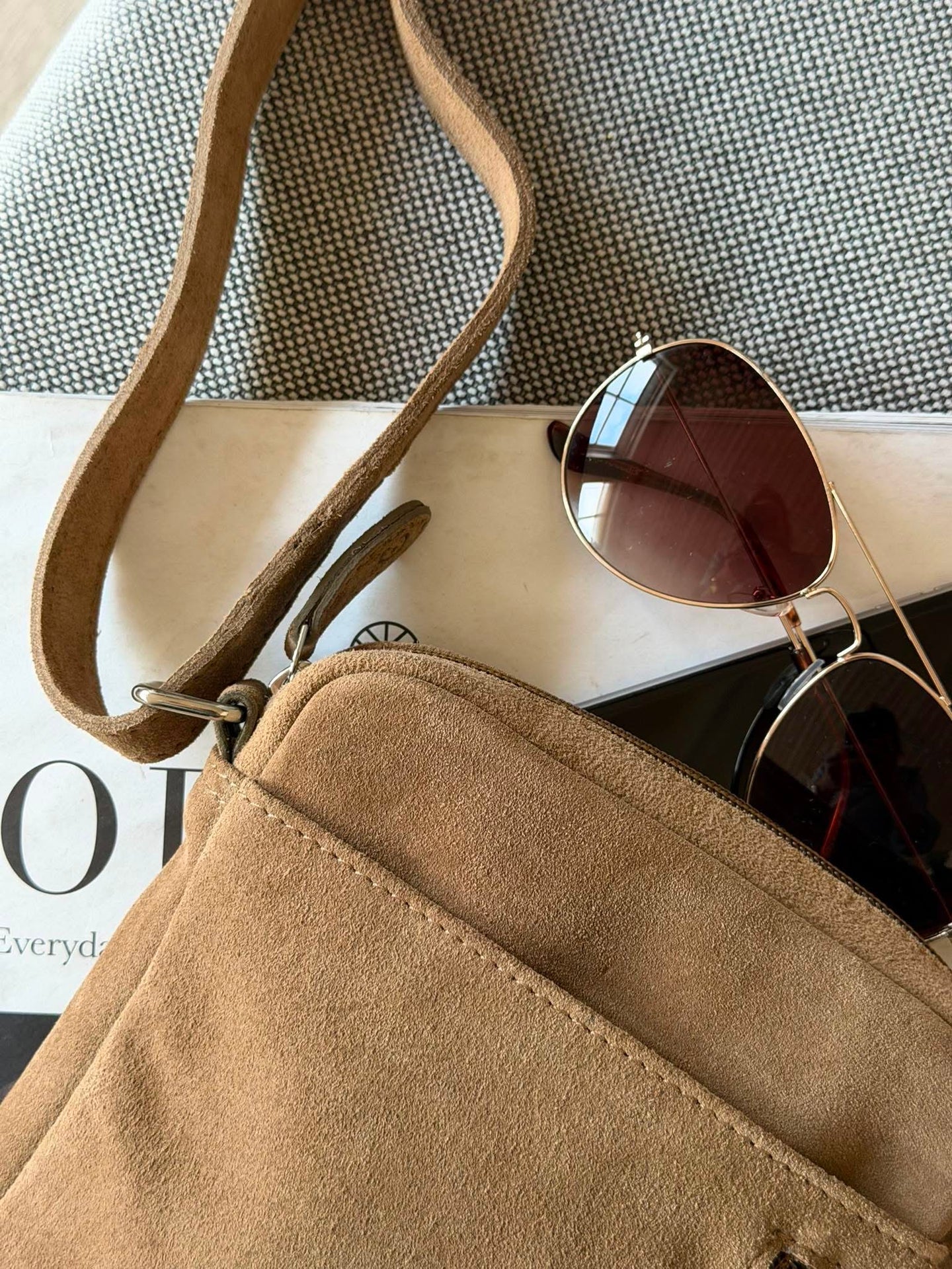 Mobiltaske Daily – Suede beige