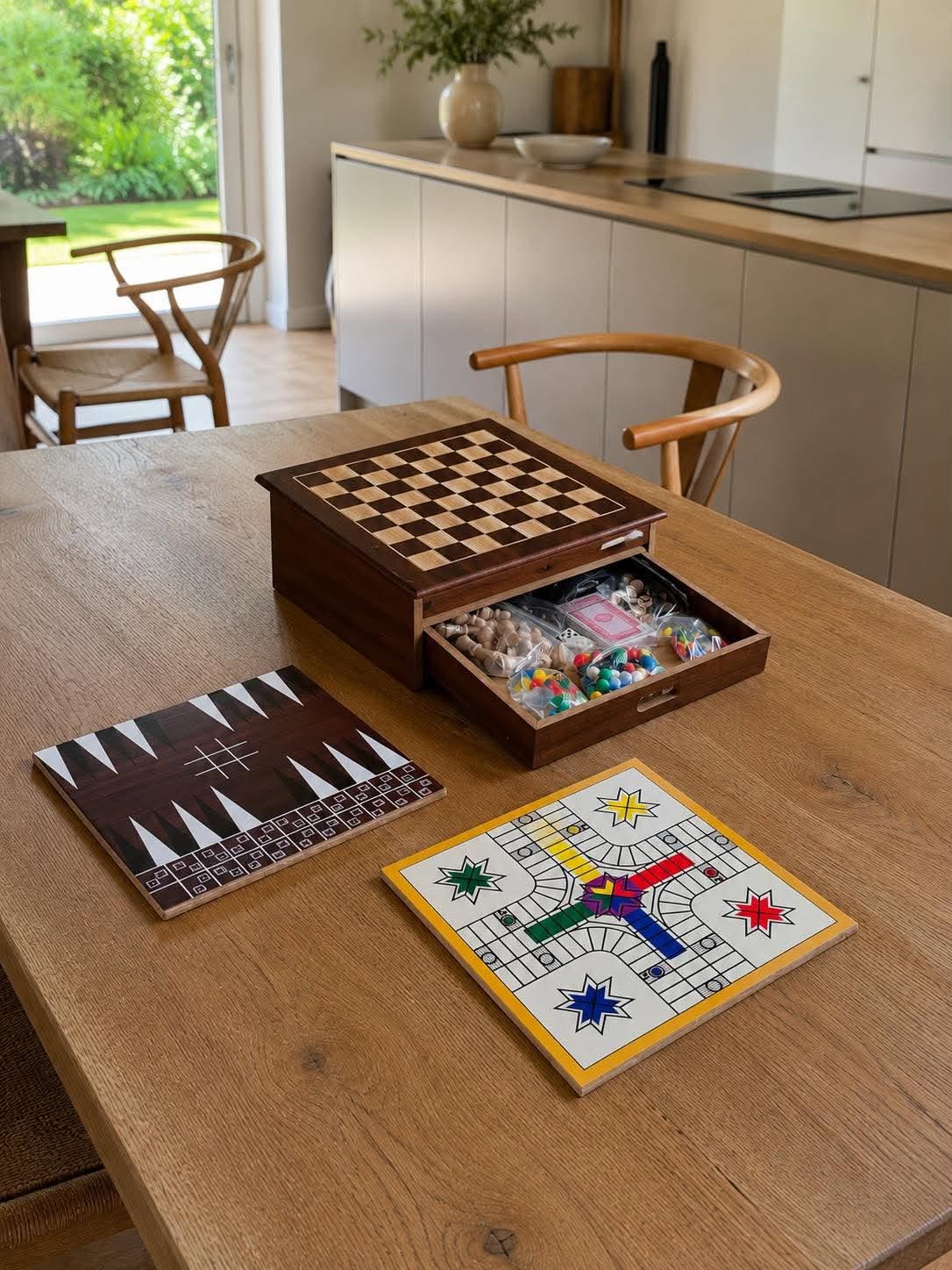 Box mit 12 Brettspielen