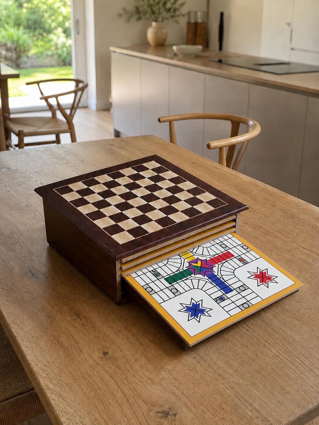 Box mit 12 Brettspielen