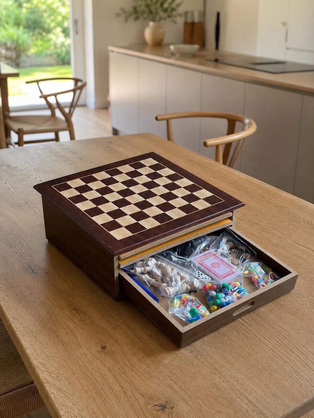 Box mit 12 Brettspielen
