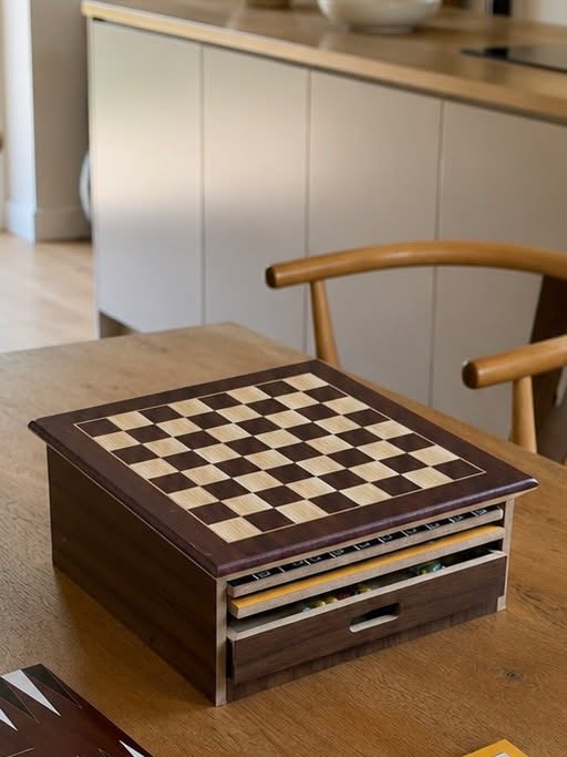 Box mit 12 Brettspielen