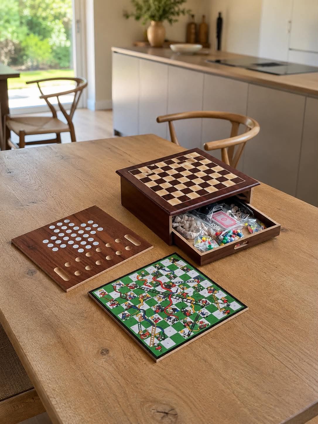 Box mit 12 Brettspielen