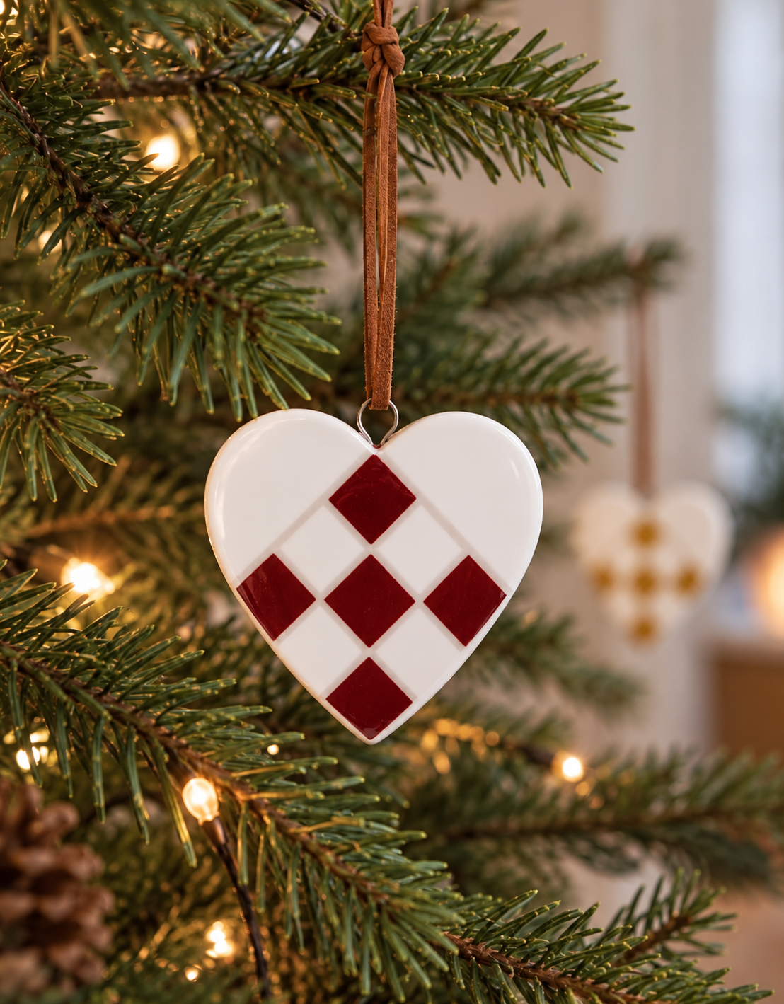 Weihnachtsherz Keramik - Weiß / Rot – Weihnachtsanhänger