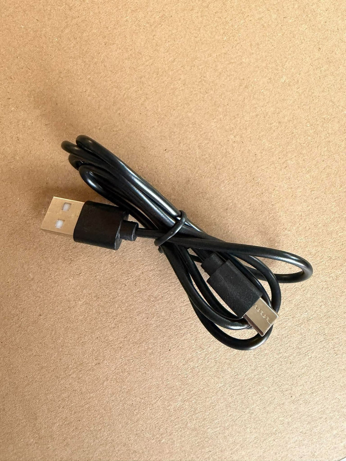 Mini LED Tischlampe wiederaufladbar – gold 24 cm