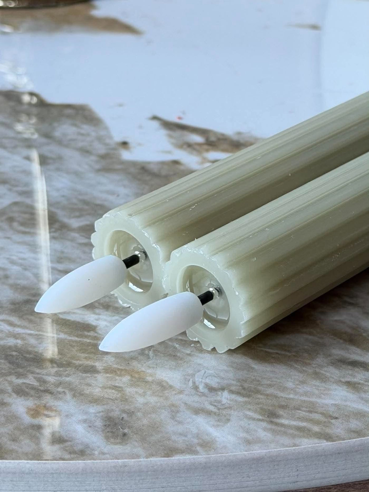 LED Stabkerzen Rillen und Fernbedienung - Sage green