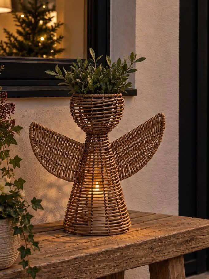 Engel mit Solarpanel
