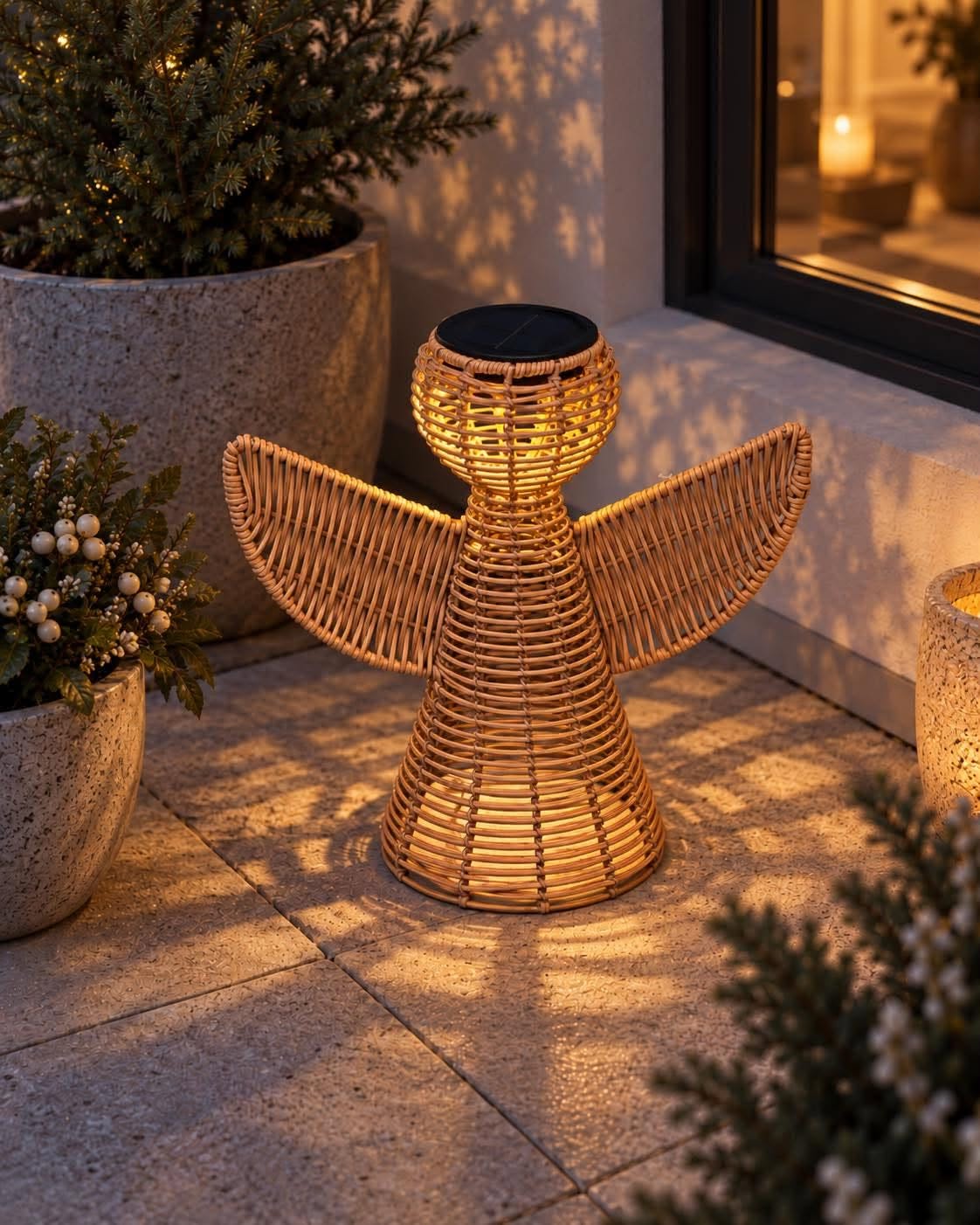 Engel mit Solarpanel