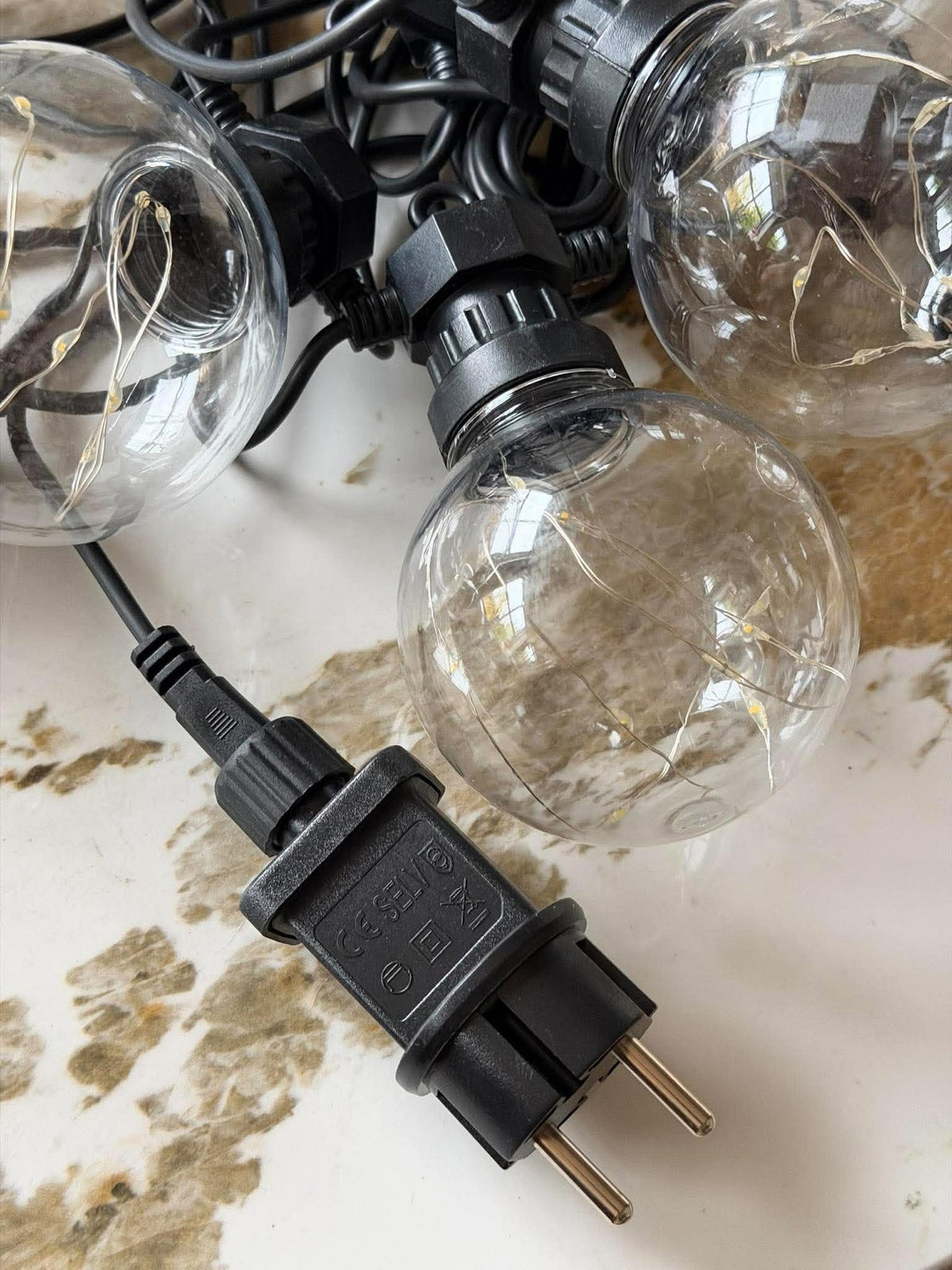 LED-Lichterkette mit 10 Glühbirnen und insgesamt 100 warmweißen Mikro-LEDs
