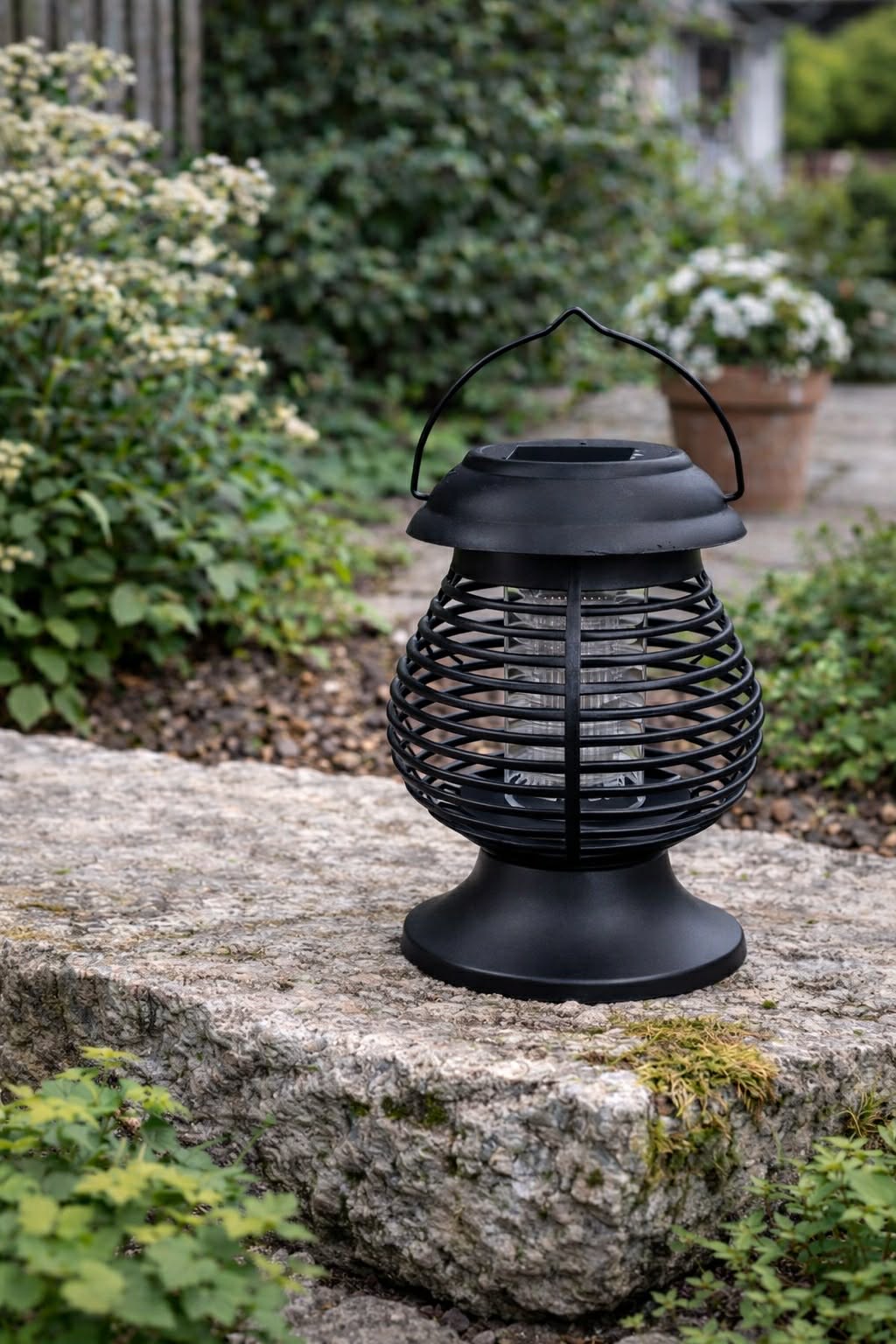 Laterne mit Solarzellen - Gut gegen Insekten