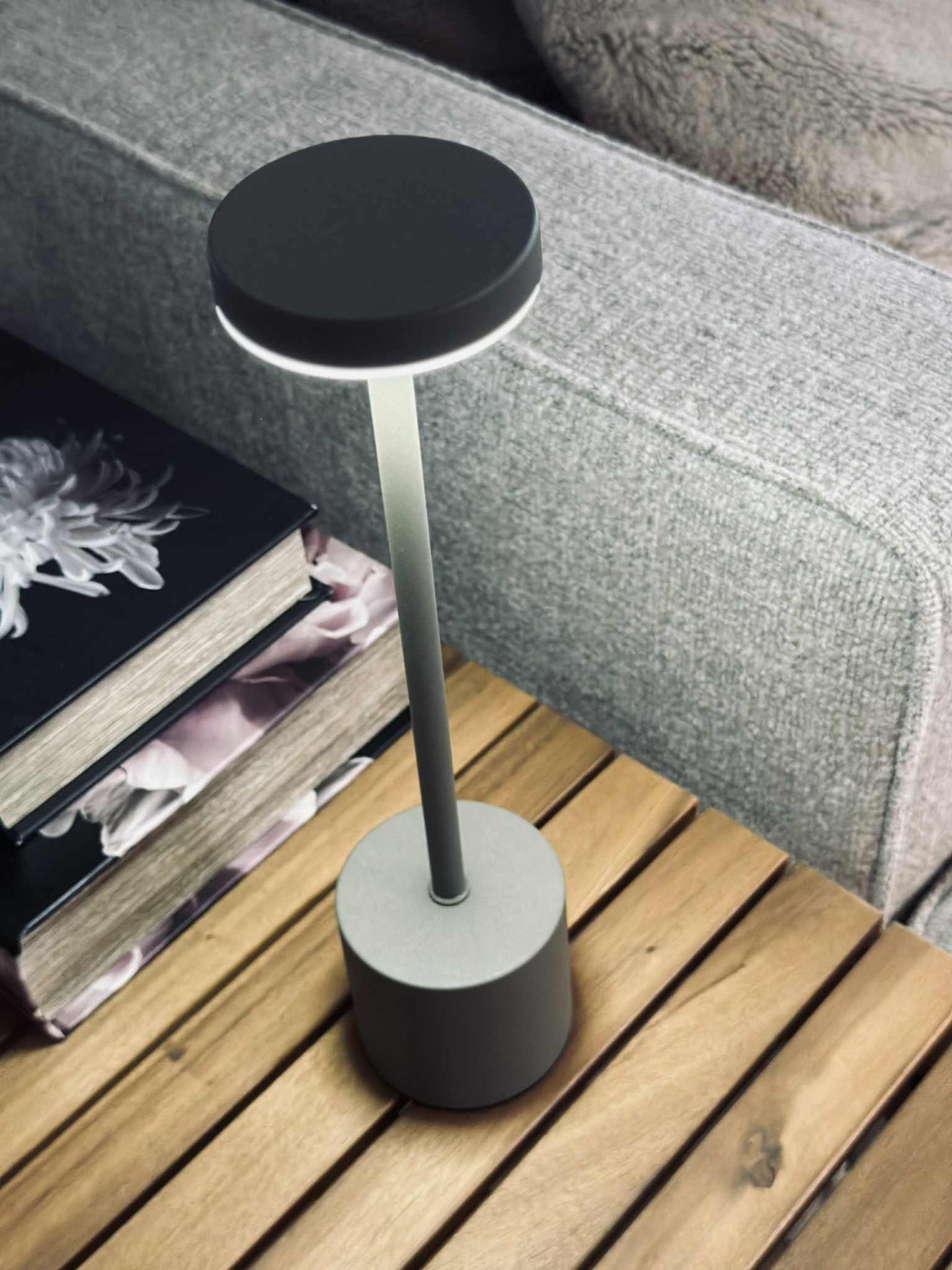 LED Tischlampe KELLY Taupe - wiederaufladbar