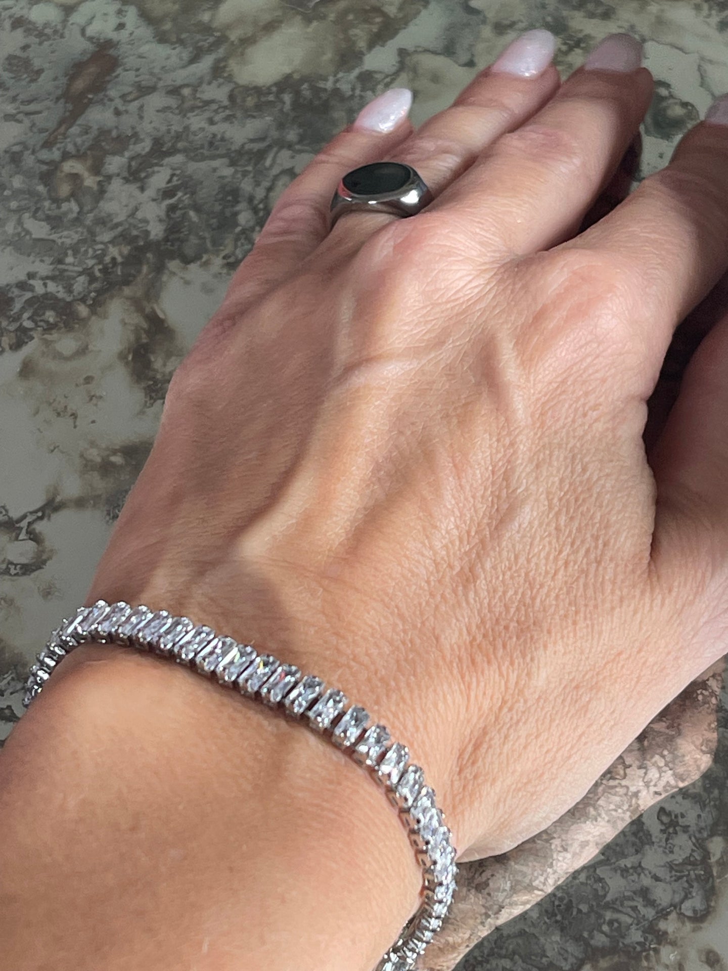 Tennisarmband Thelma mit Zirkonen - rhodiniert