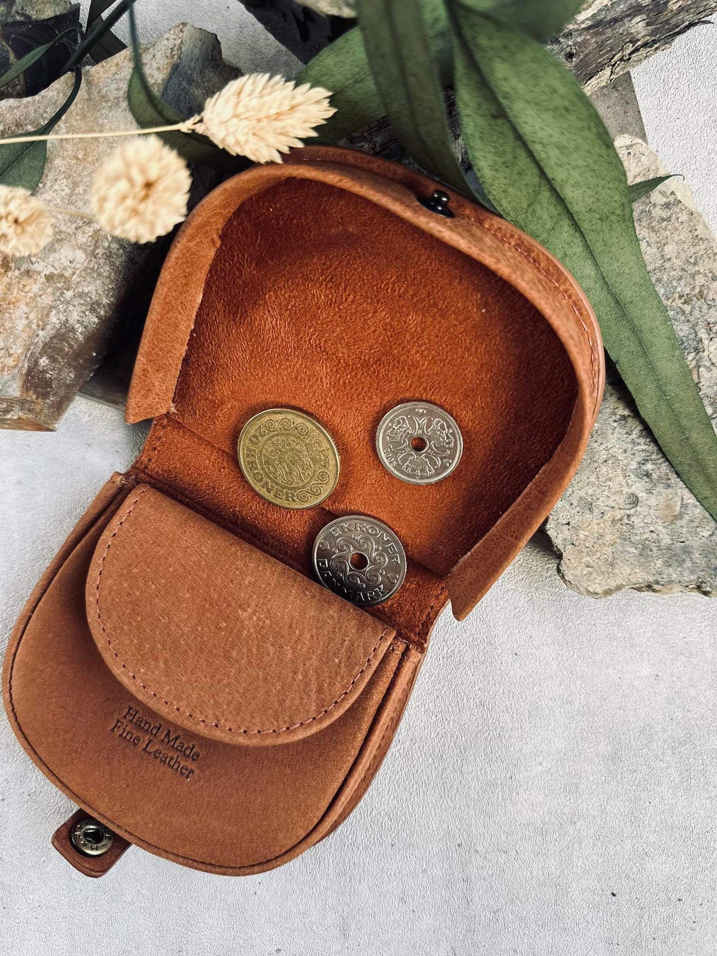 Portemonnaie mit Klappe – Cognac