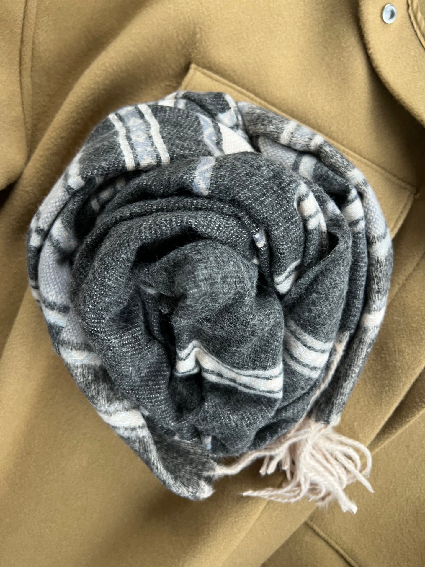 Schal Sasha - Black Strib
