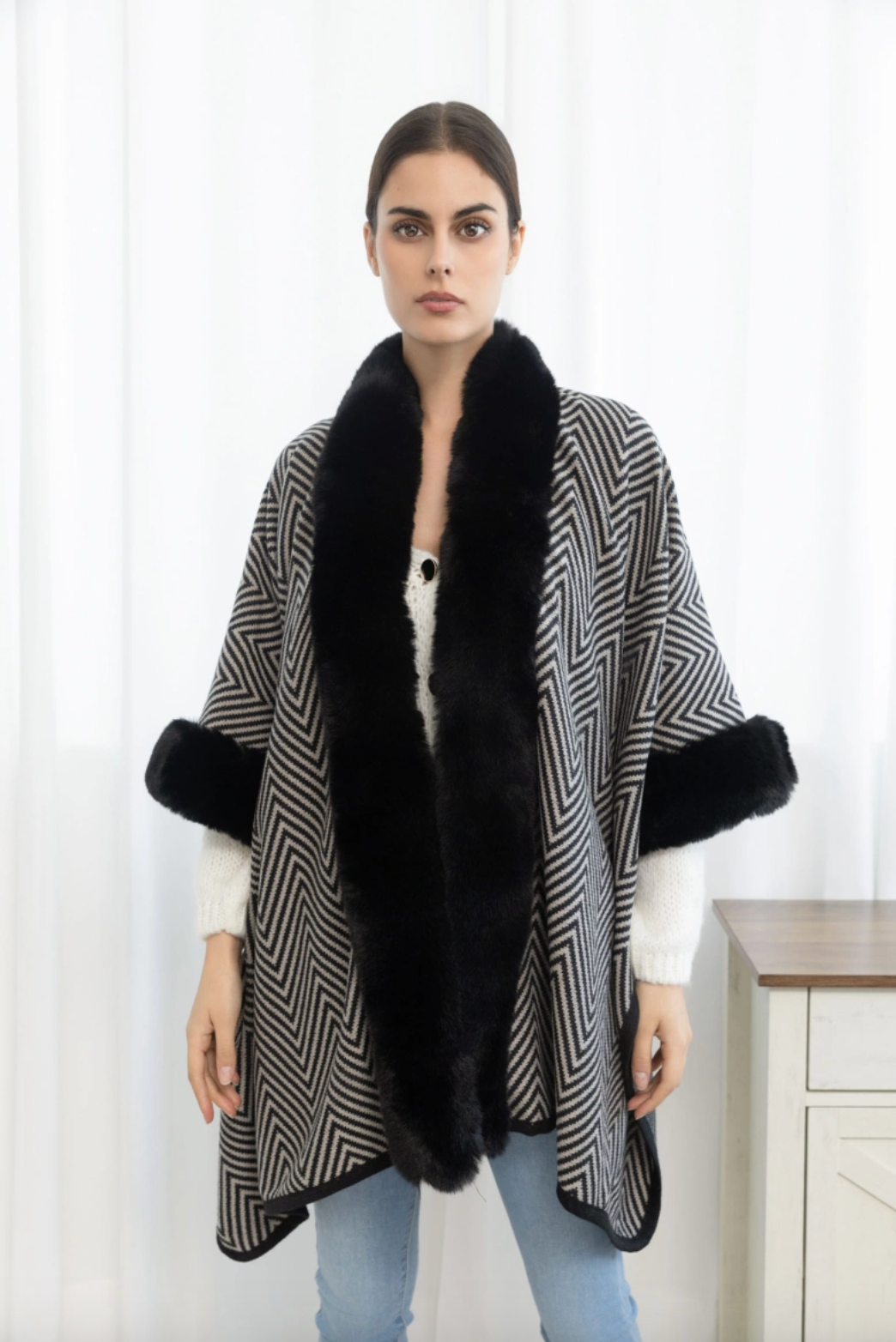 Poncho mit Pelzbesatz - Black
