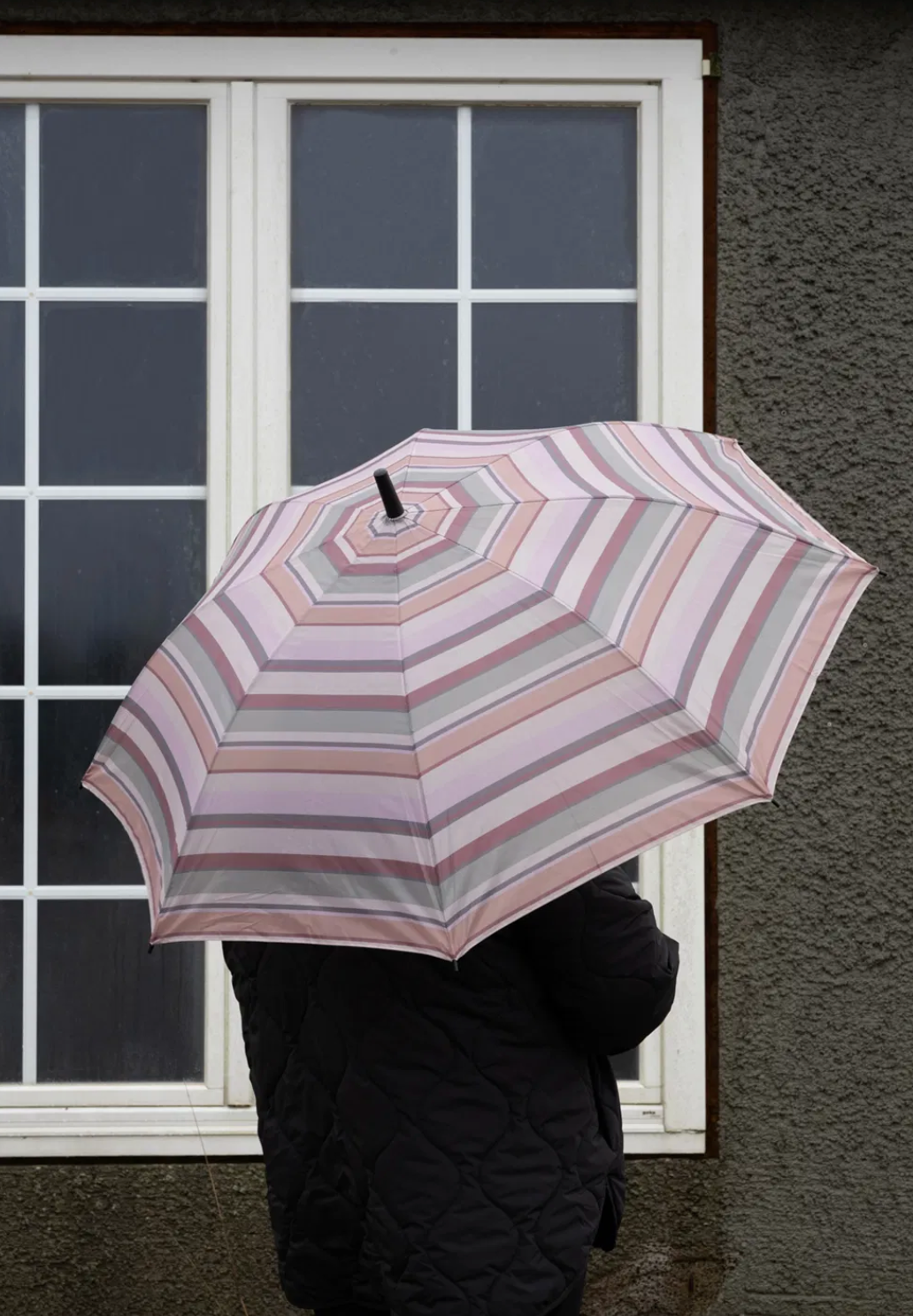 Regenschirm mit Streifen