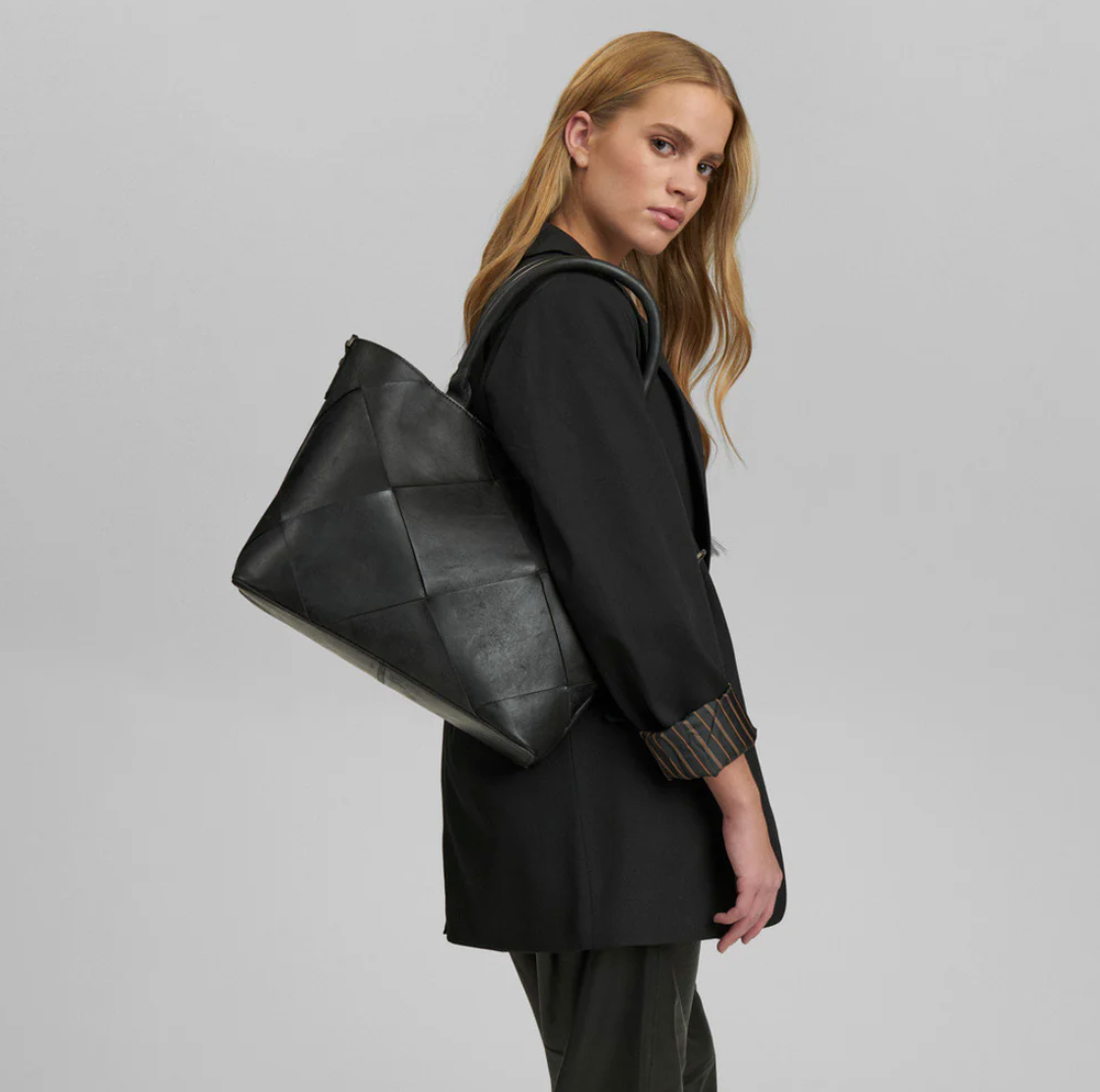 Exklusive handgeflochtene Schultertasche - Schwarz