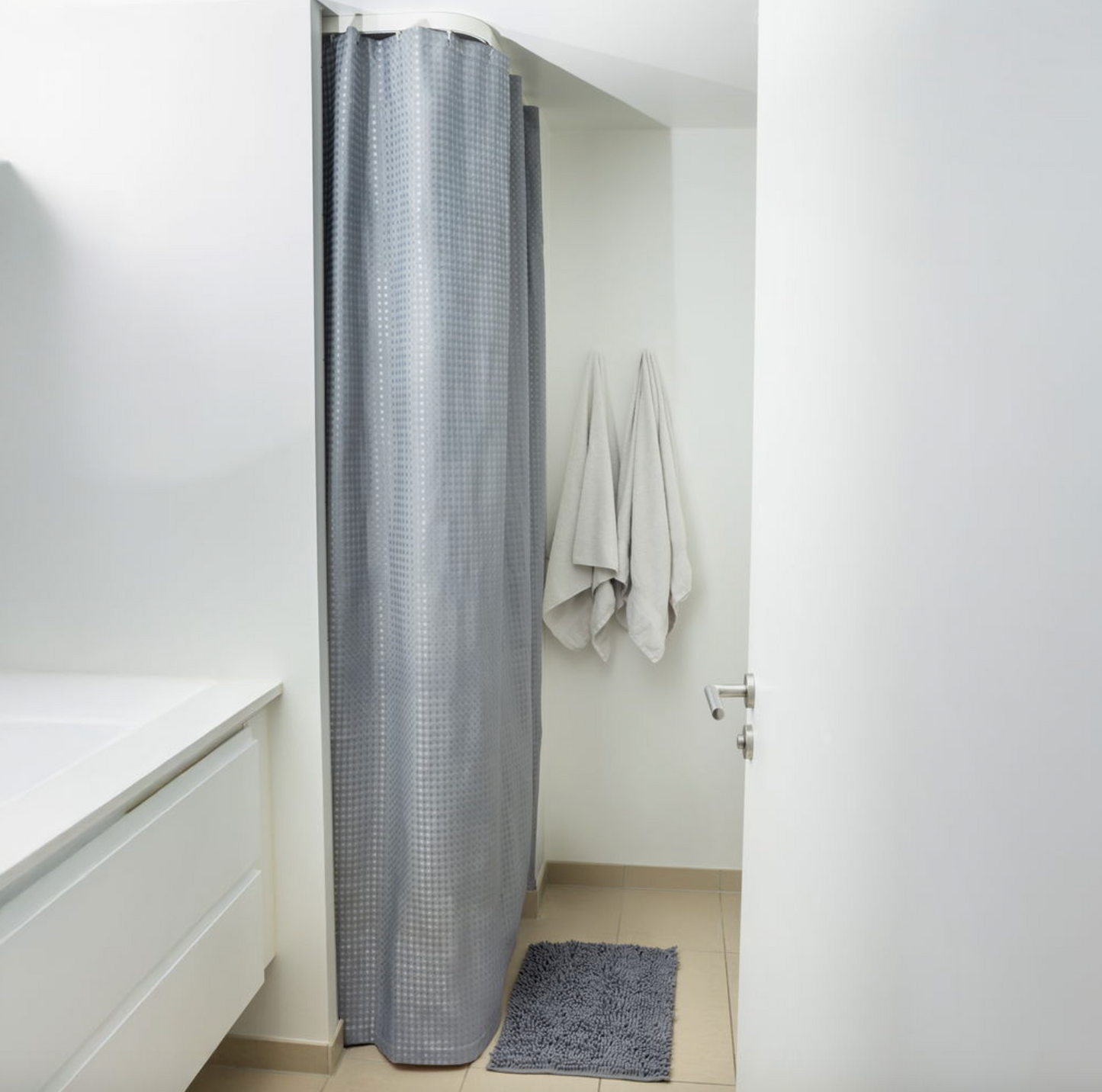 Badezimmer-Set: Duschvorhang & Badematte / Grau