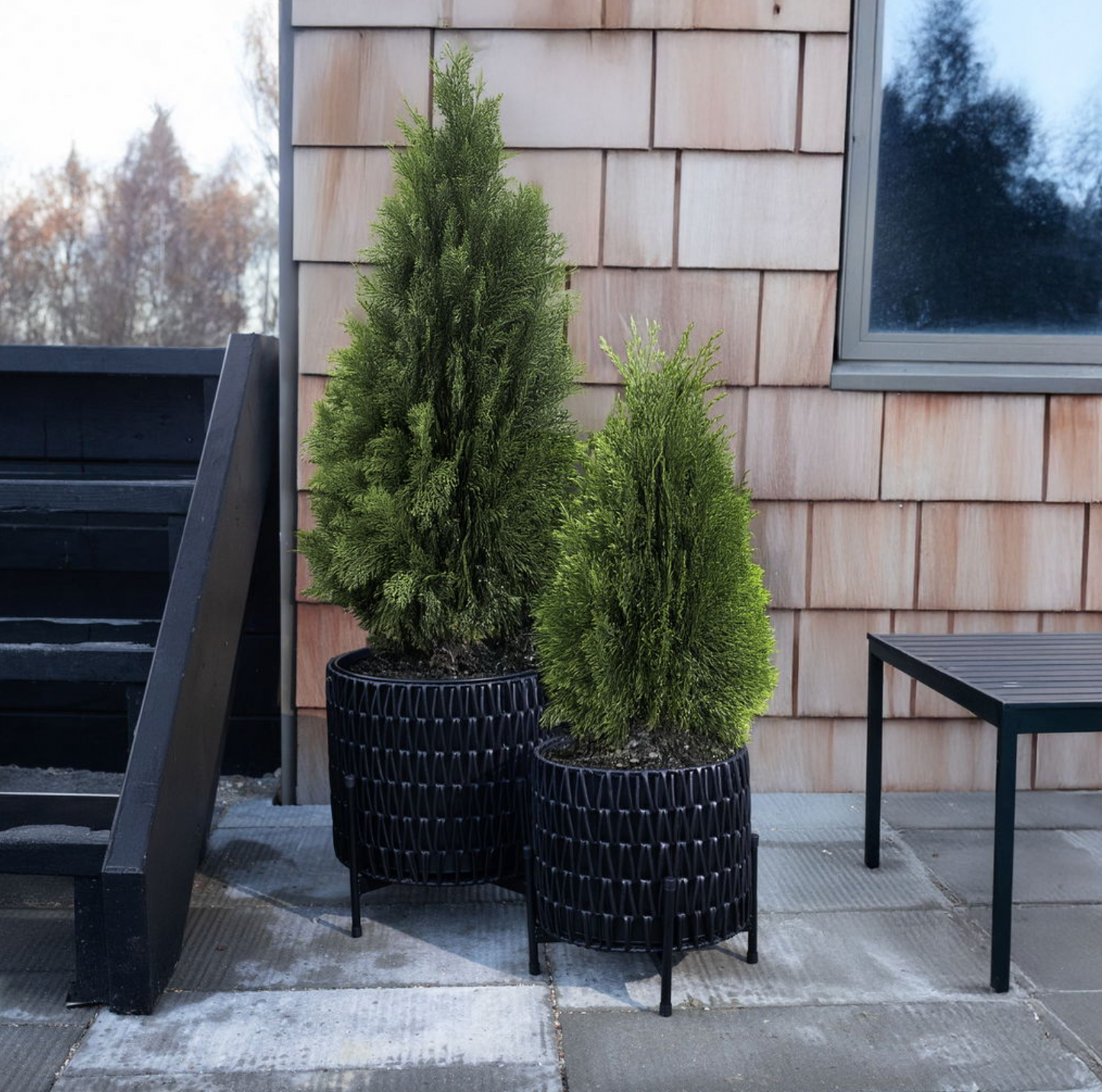 Set mit 2 Pflanzenkörben.