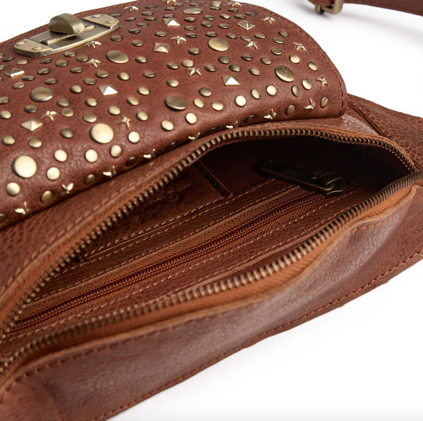 Bauchtasche mit Nieten - Cognac