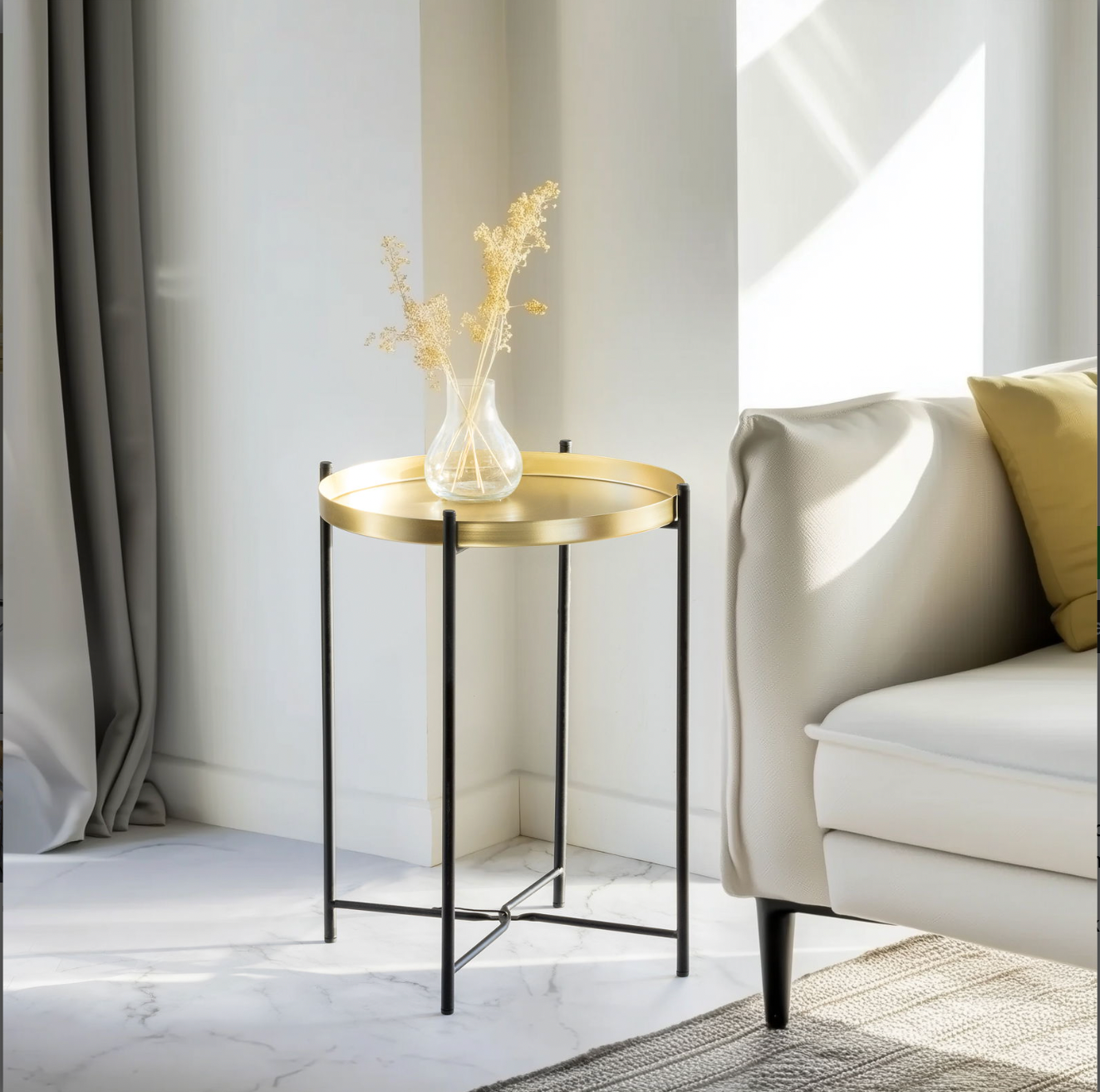 Tabletttisch in Gold