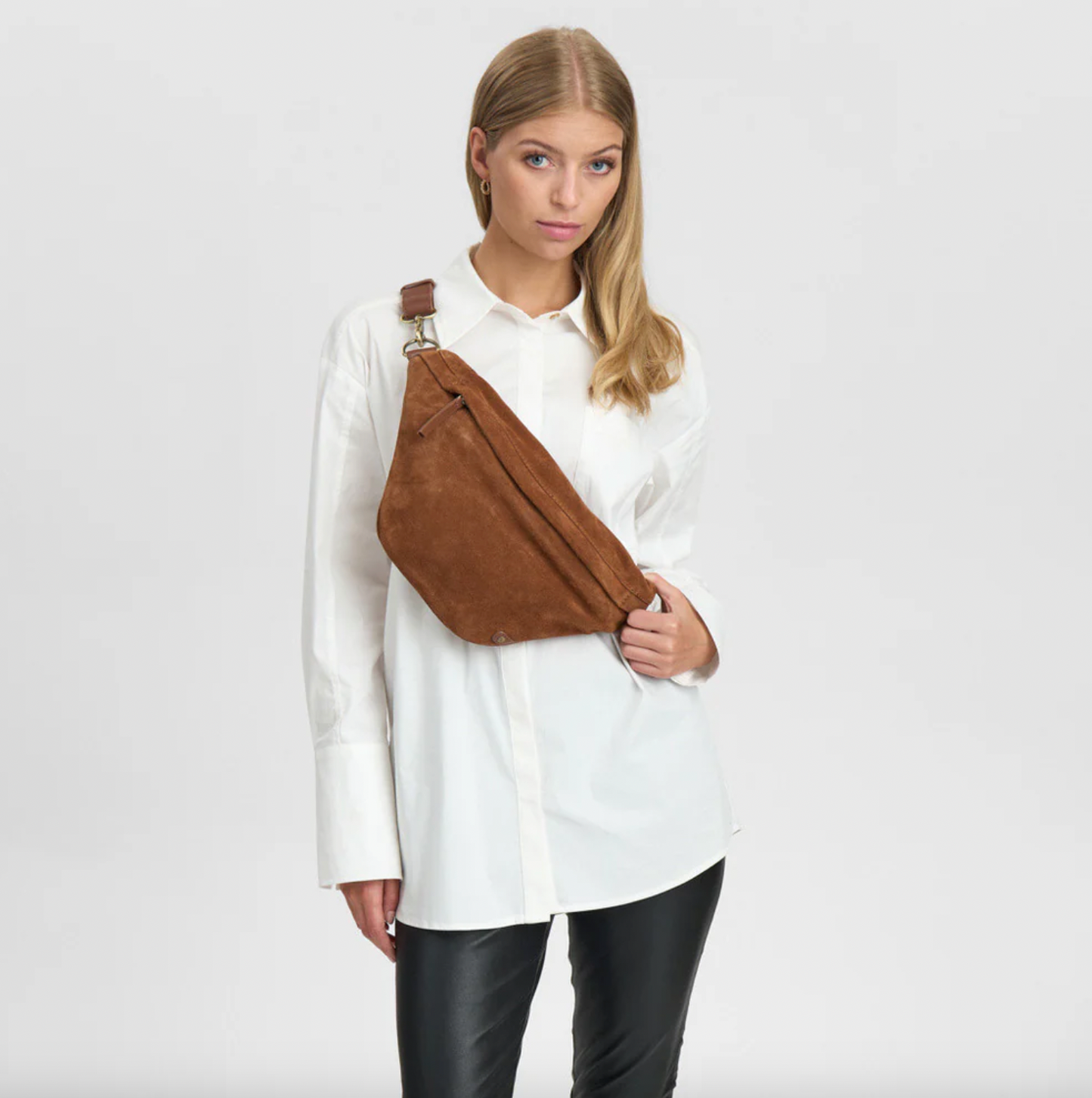 Schöne Wildleder-Bauchtasche - Cognac