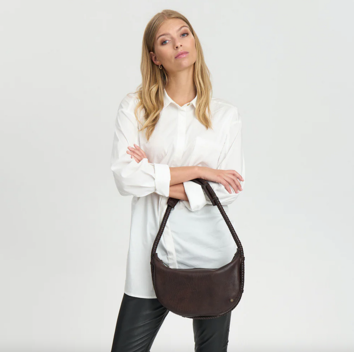 Handtasche mit schönem geflochtenem Riemen - Braun