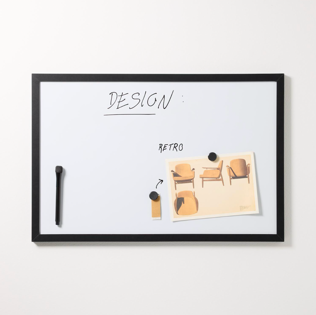 Magnetisches Whiteboard, schwarzer Rahmen, 40 x 60 cm.