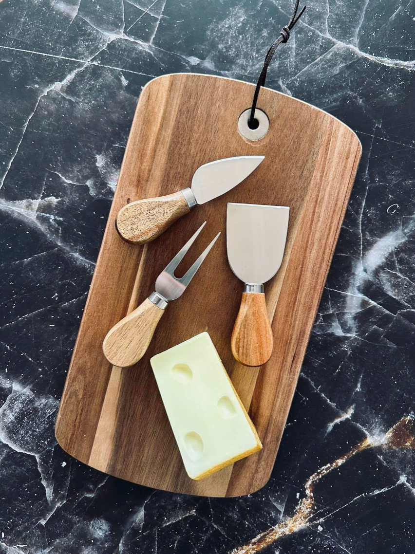 Schneidebrett mit Käsemessern - Ideal für Tapas