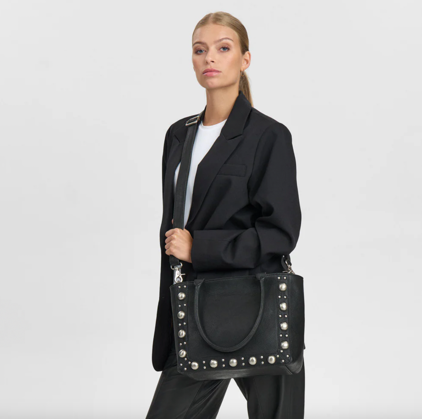 Handtasche mit Nieten