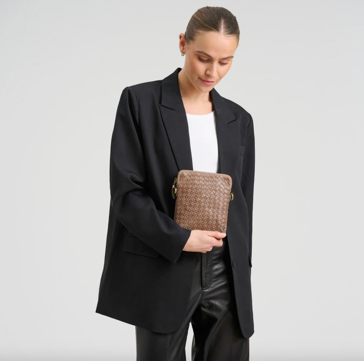Handytasche Sofya - Handgeflochten Dark taupe
