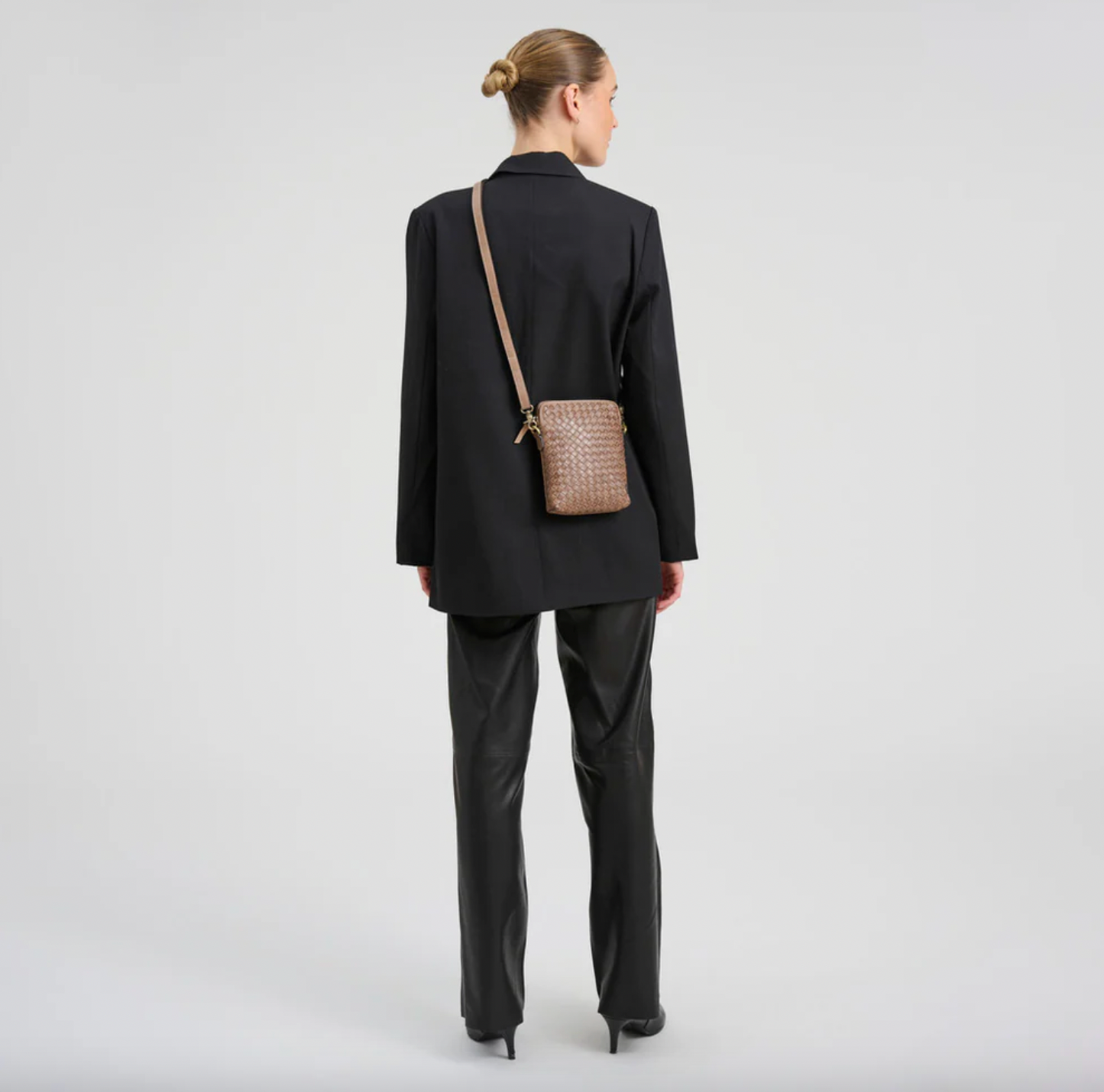 Handytasche Sofya - Handgeflochten Dark taupe