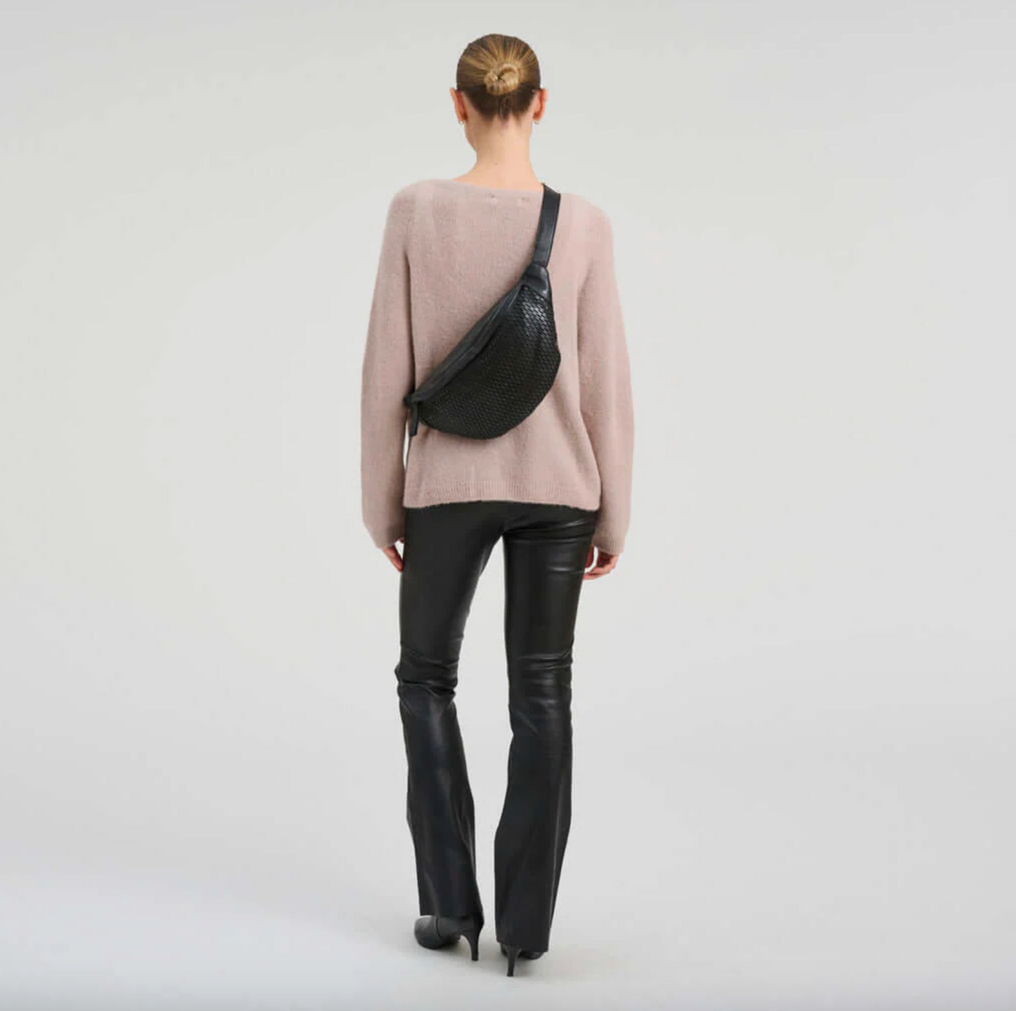 Gürteltasche mit perforiertem Muster