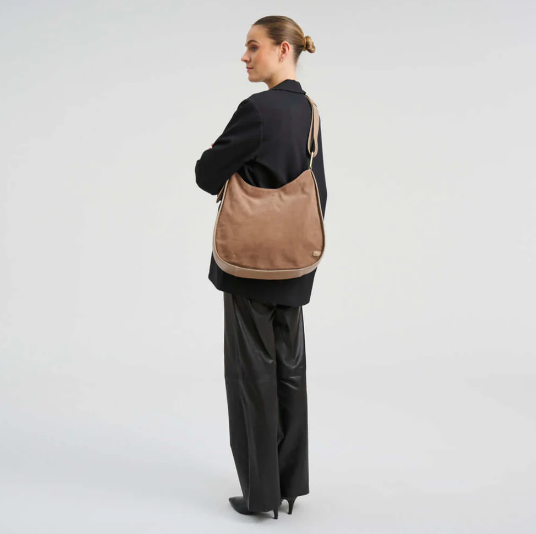 Schultertasche aus Wildleder und Rindsleder