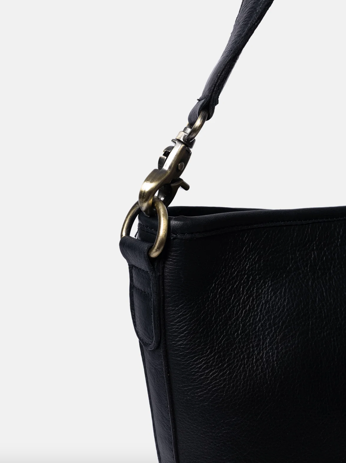 Schultertasche Nomi black