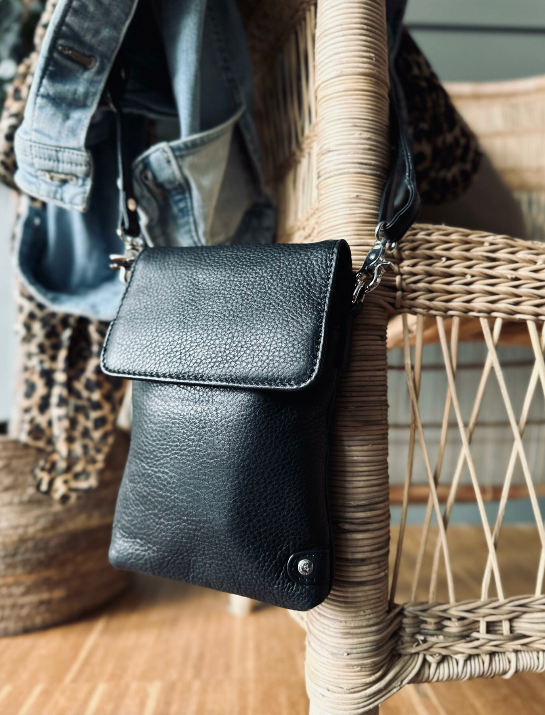 Handytasche Aura Black