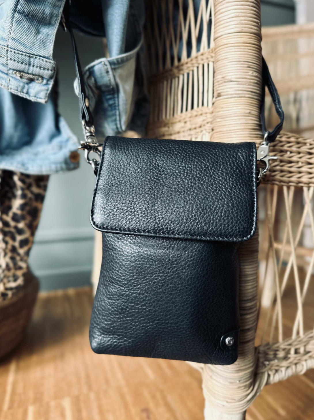 Handytasche Aura Black