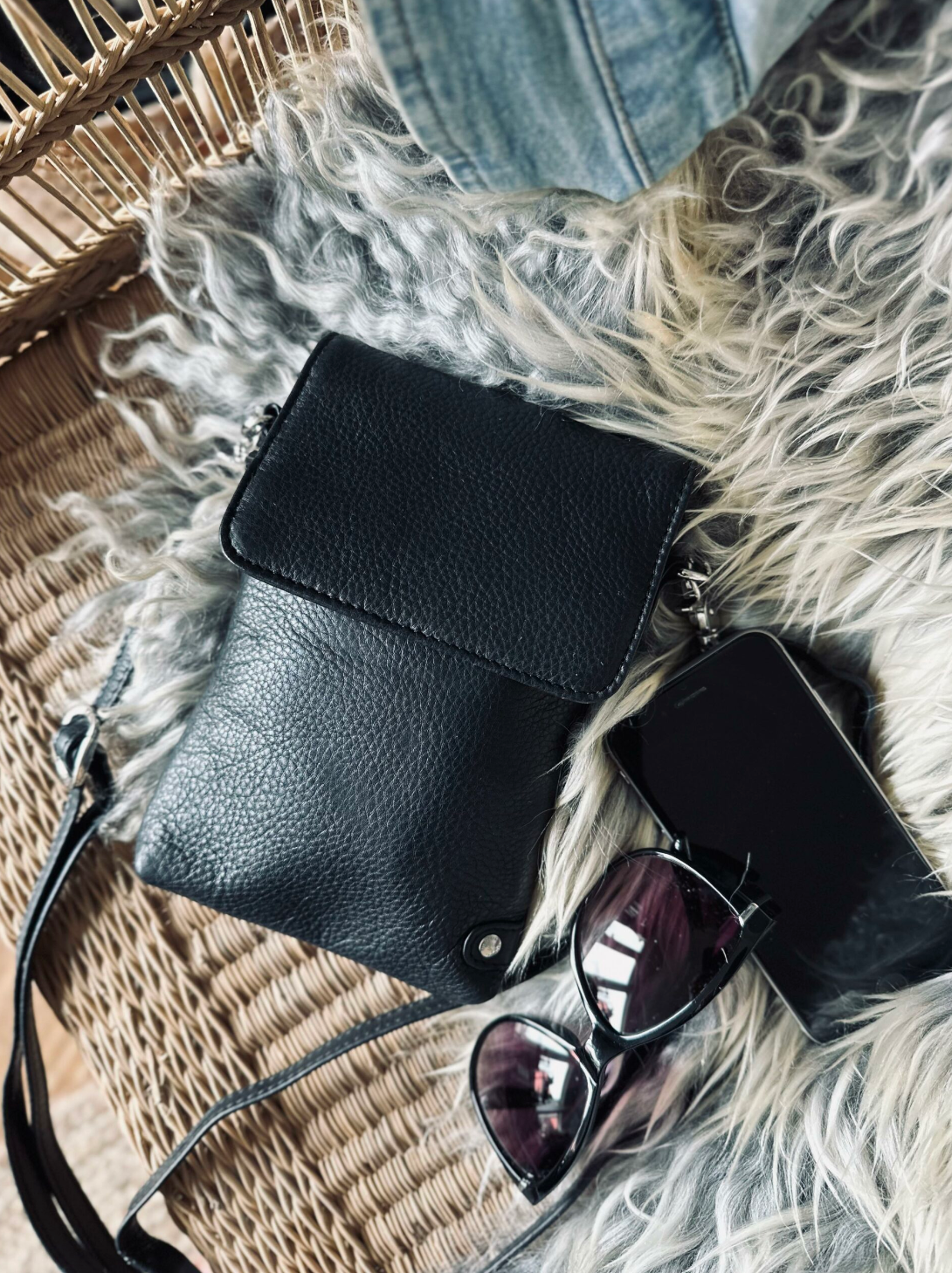 Handytasche Aura Black