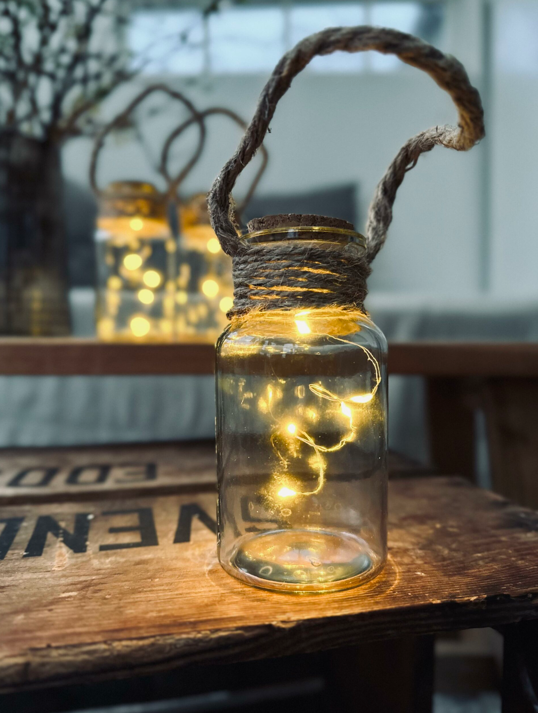 Mini-Laterne aus Glas mit Korkverschluss und Lichterkette