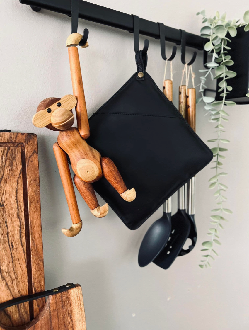 Topflappen mit Tasche - schwarzes Leder