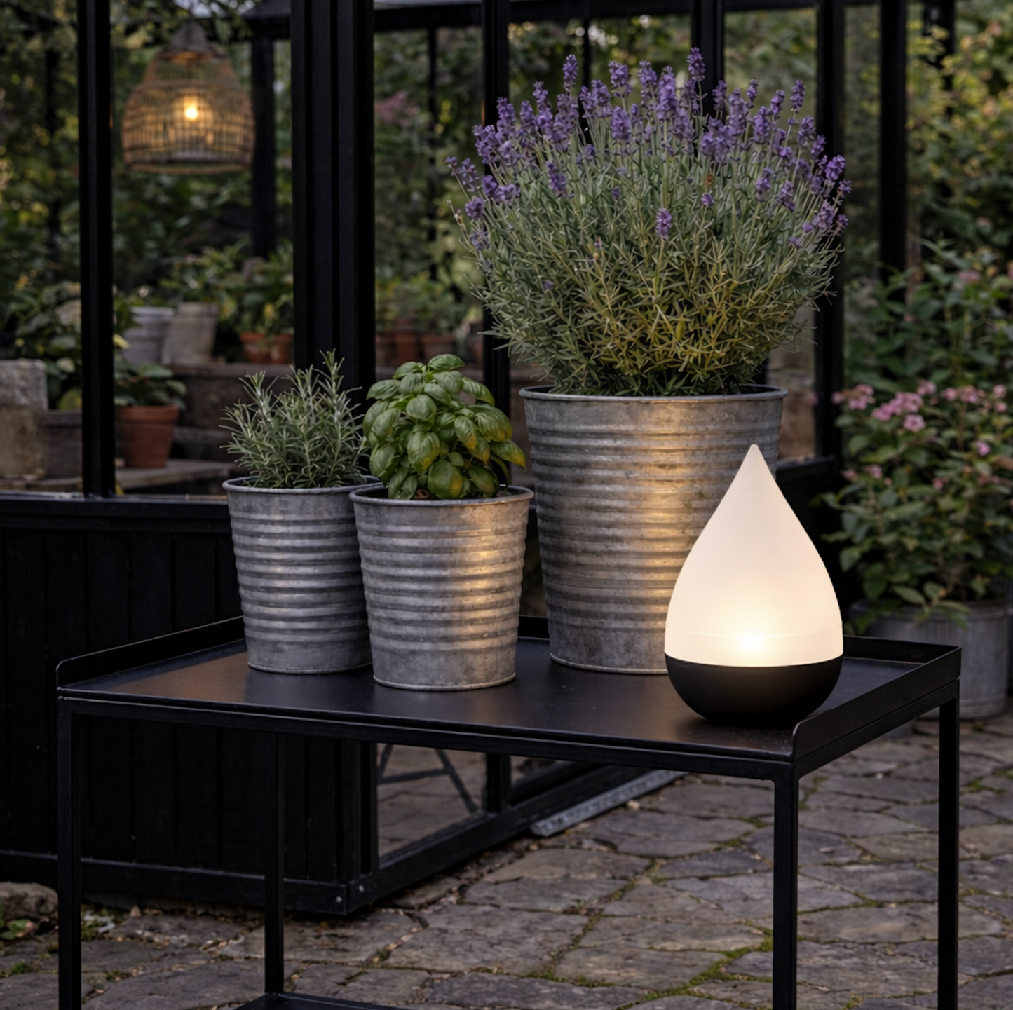 Tischlampe AURA mit Solarzellen