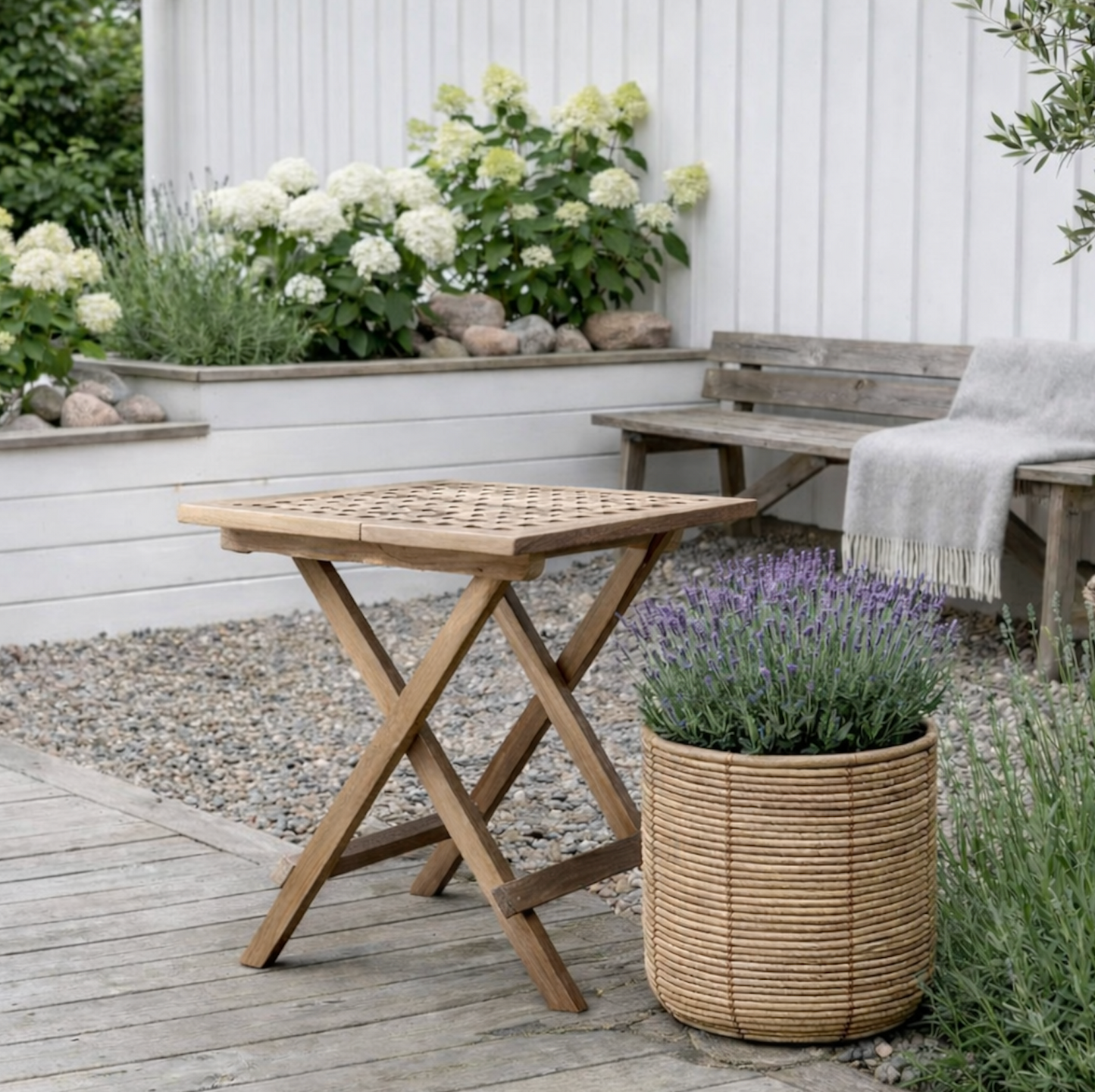 Tisch aus Teak – Für Innen- und Außenbereich geeignet