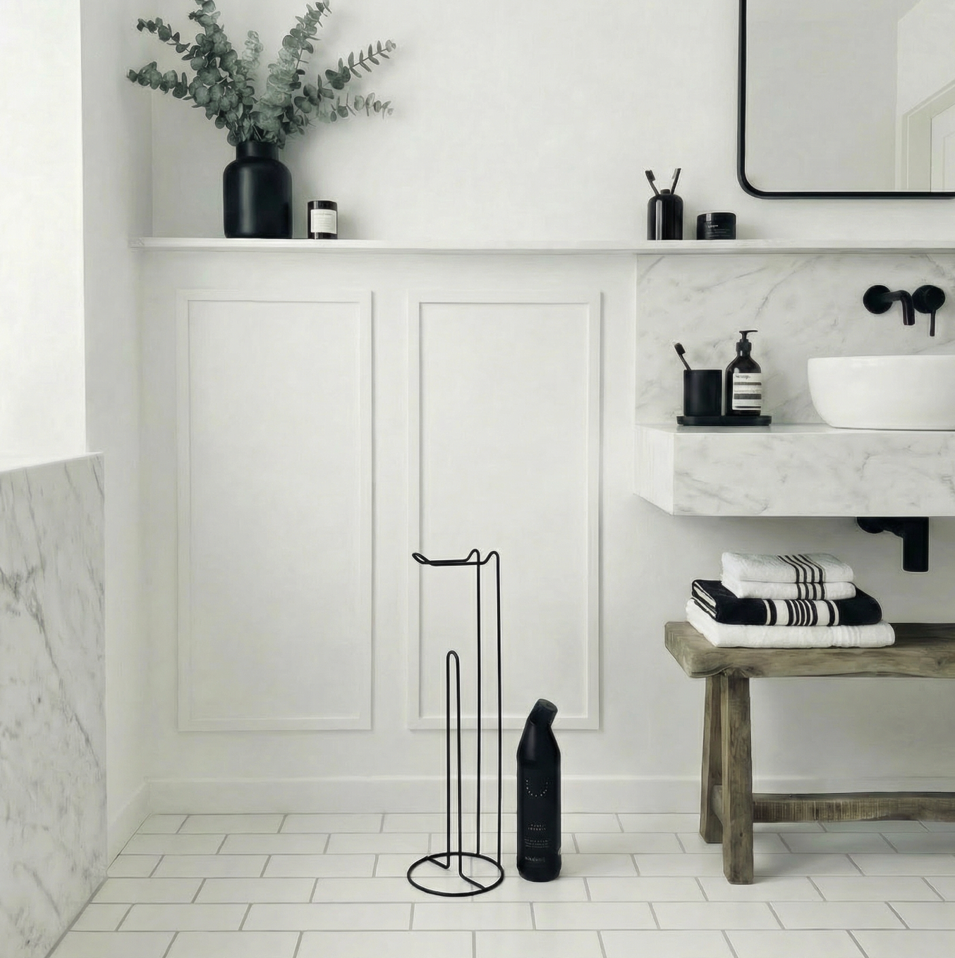 Toilettenrollenhalter auf Ständer – schwarzes Metall